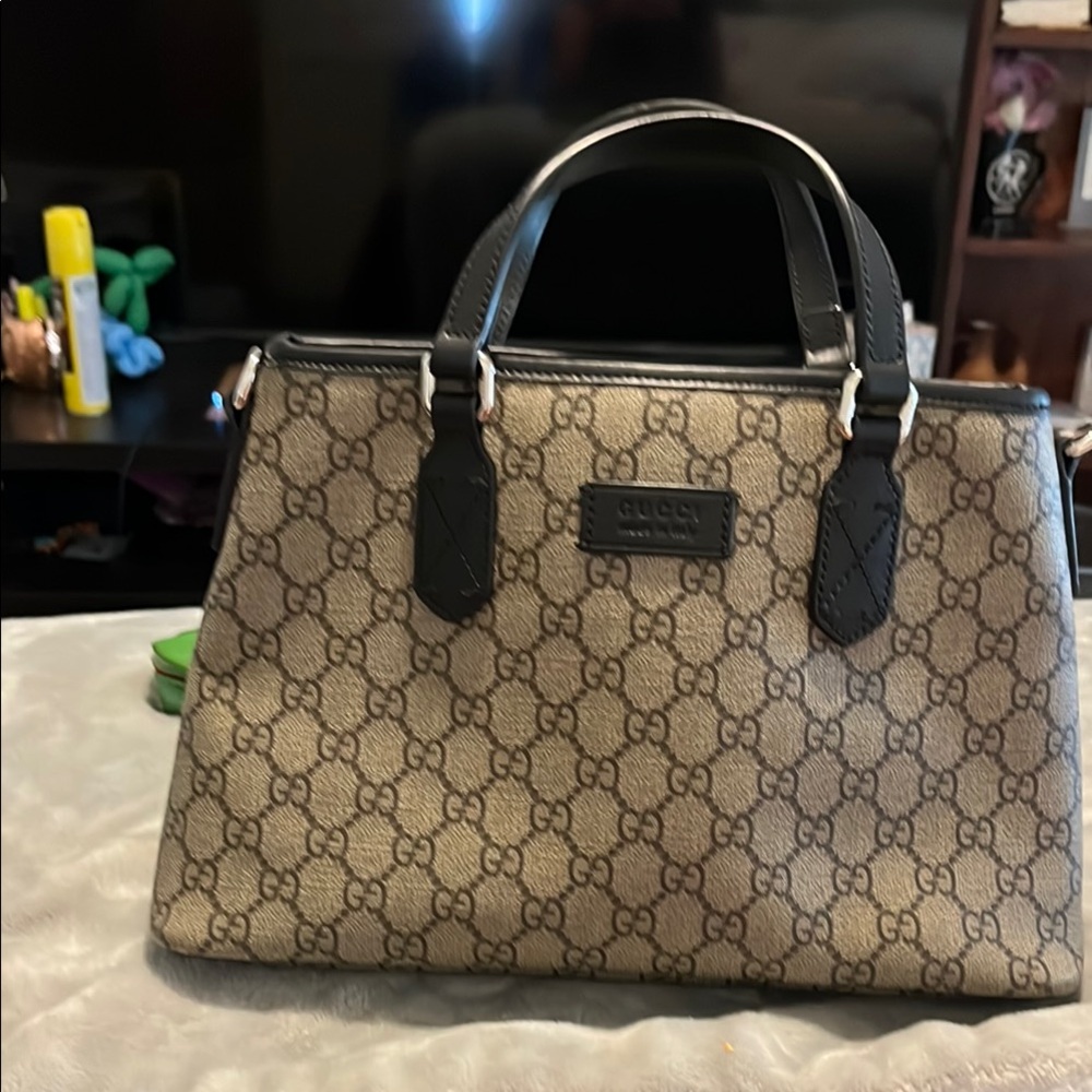 Authentic Gucci, supreme monogram, small zippered tote